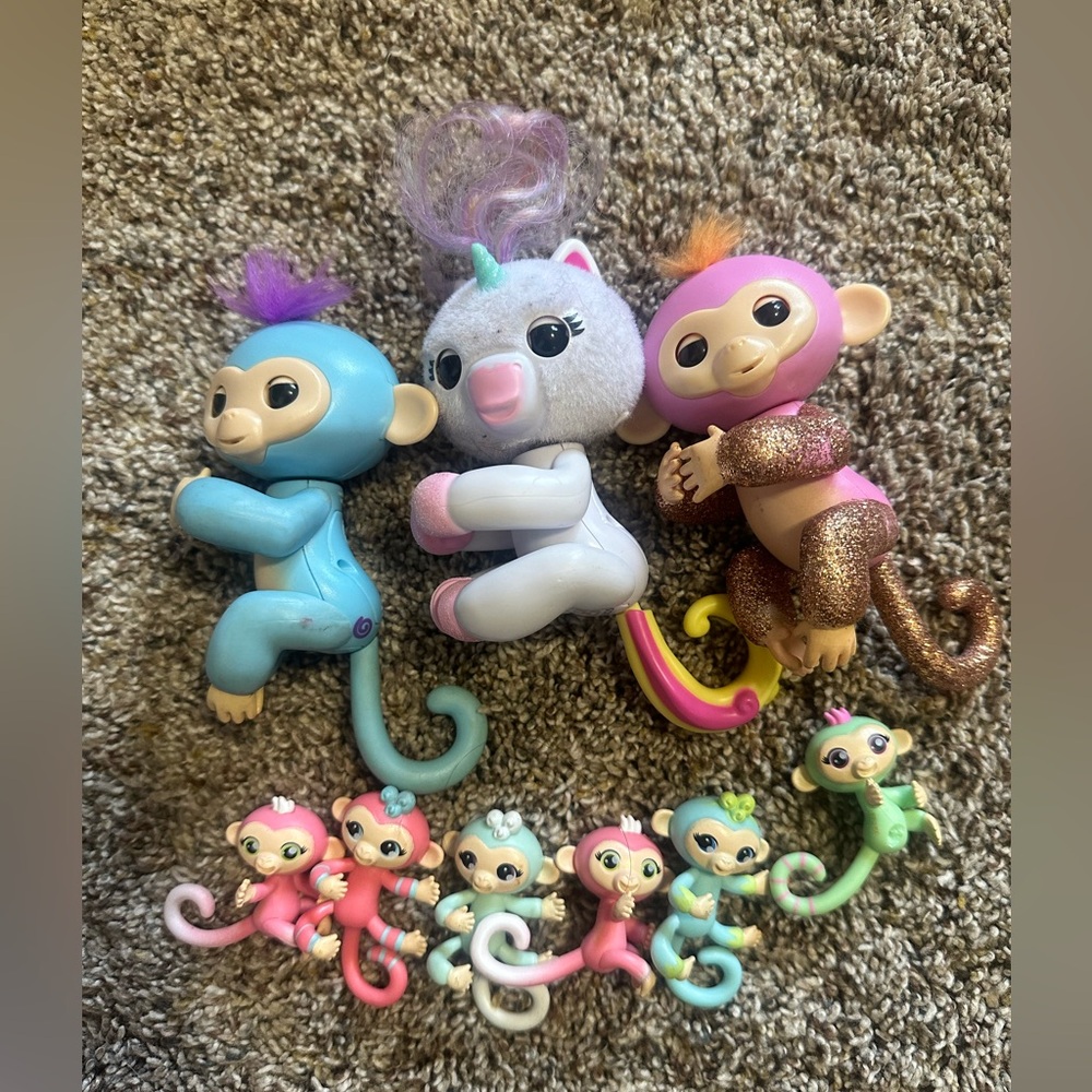 Fingerling Interactive Monkey and Unicorn Toy Set